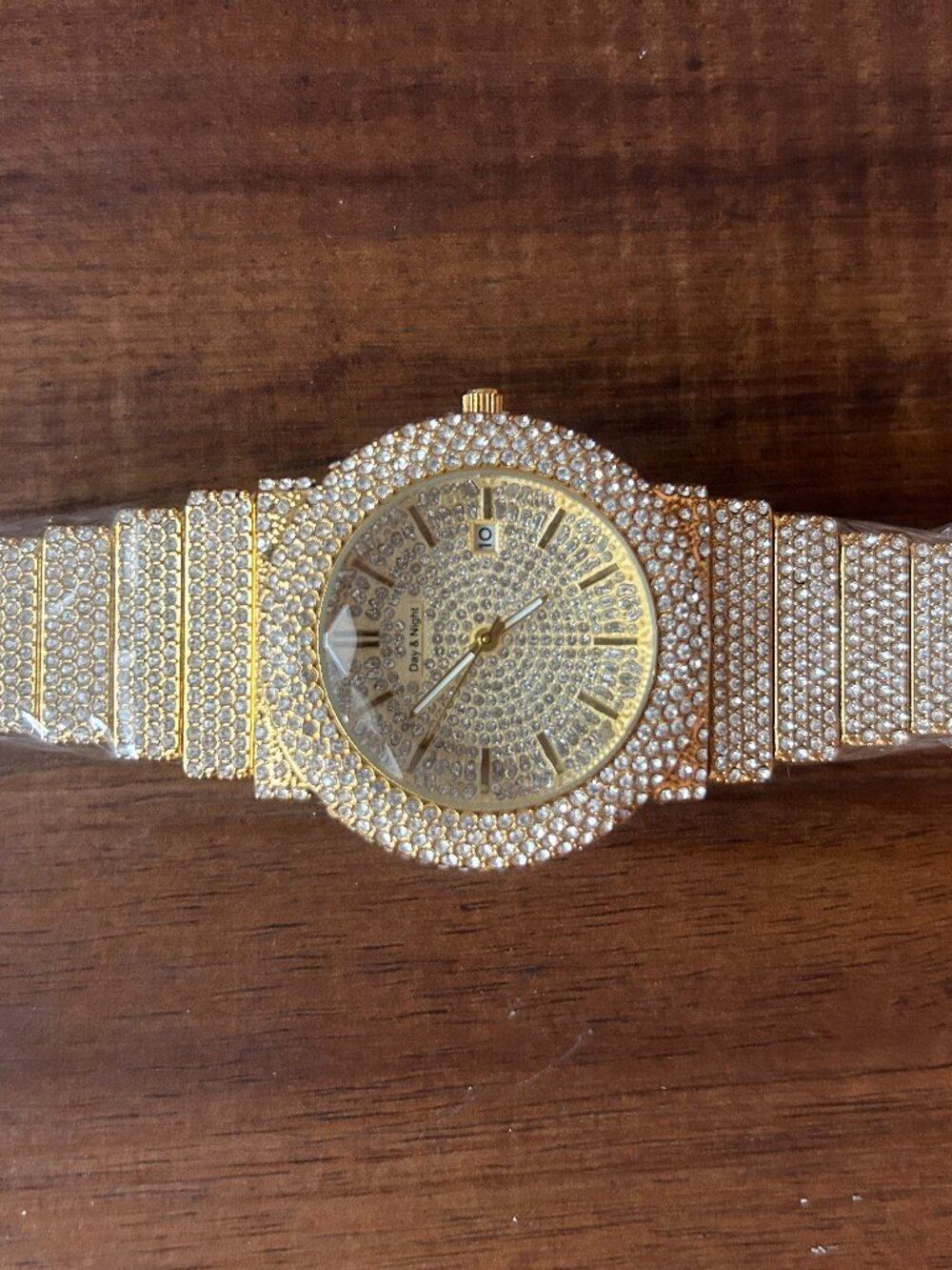 Day & Night Gold Tone Crystal Look Watch BNWT Box Included Adjustable Band Tool